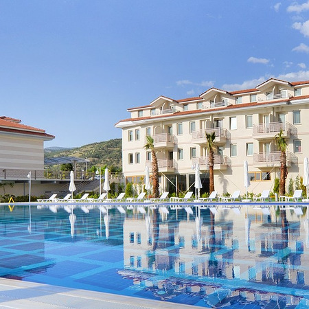 Reserva oferta de viaje o vacaciones en Hotel ADEMPIRA TERMAL & SPA HOTEL